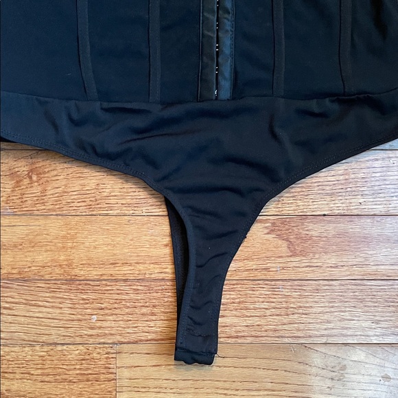 Windsor Black Off-Shoulder Bodysuit - Picture 5 of 8